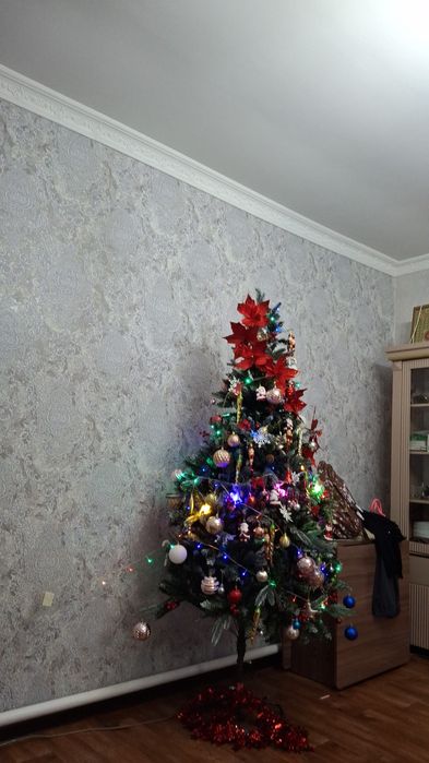 Продам елочку с игрушками