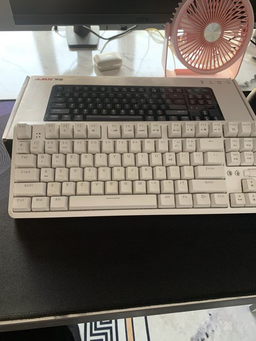 механическую клавиатуру Ajazz AK820