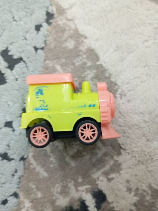 Игрушечная машинка даю даром