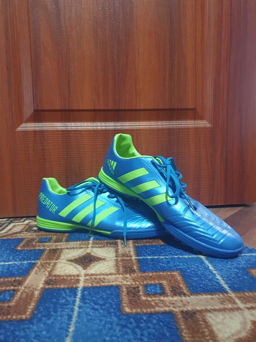 Обувь спортивная