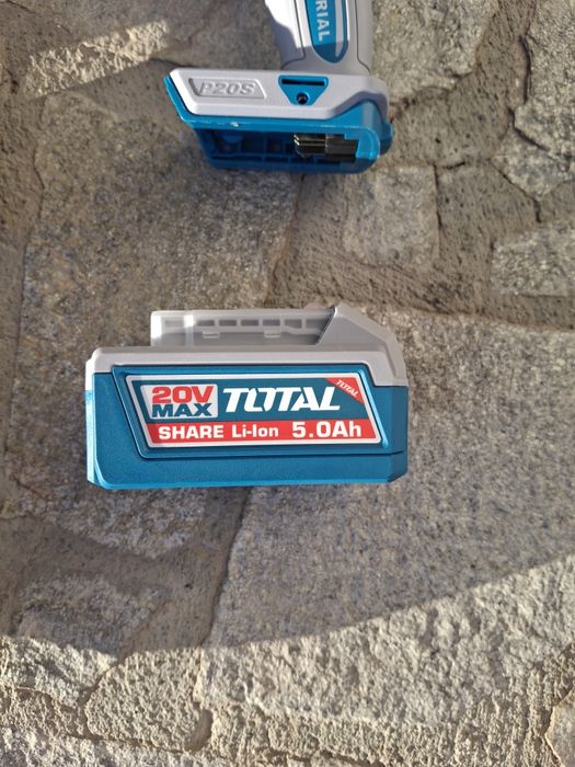 Чисто нов комплект с инструменти на TOTAL