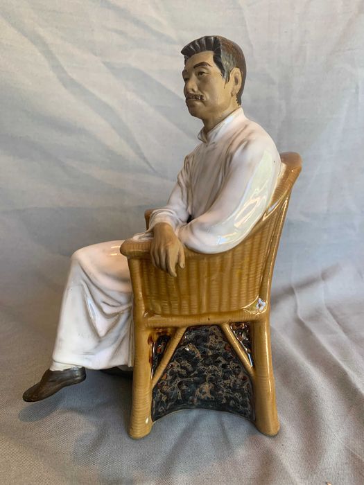 Китайска керамика Лу Сюн писател