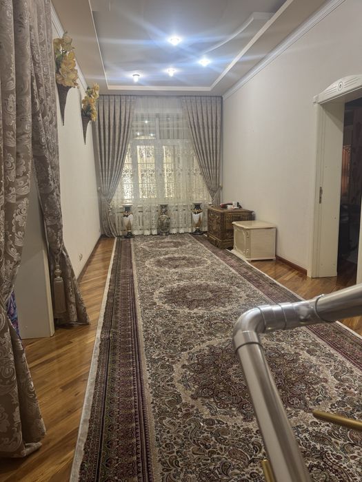 Сзади Mirabad Avenue.Аренда. Свой дом есть все удобства