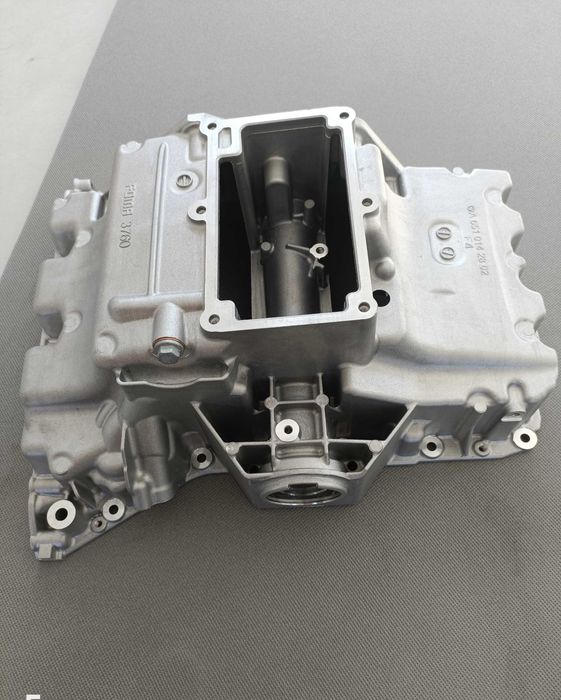 Baie ulei A 651 014 28 02 MB GLC 4matic + Rulment + Garnitura