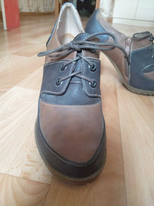 Женские туфли на каблуках