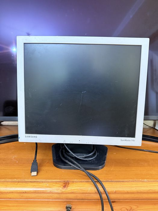 Продам монитор Samsung Sync Master 710v