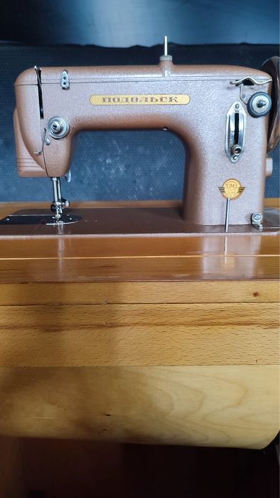 Швейная машинка ножная.