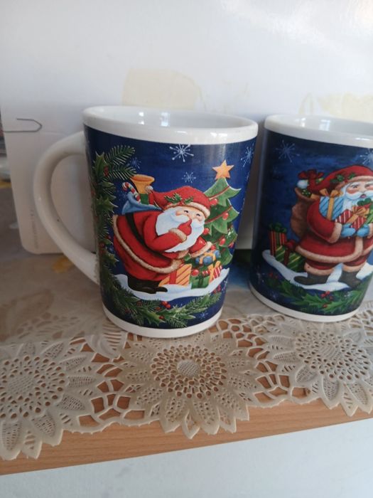 Порцеланови чаши с коледен мотив