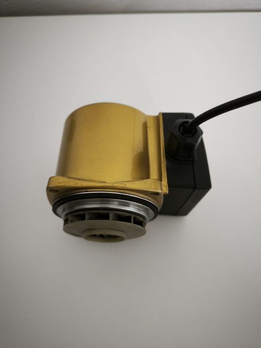 Pompă de recirculare apă grundfos