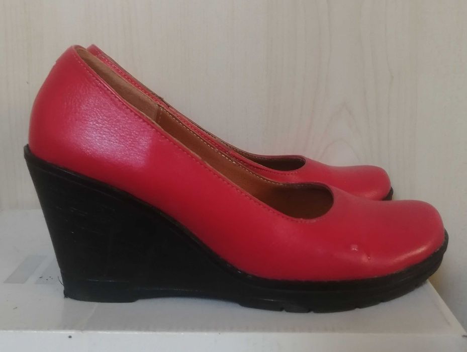 Pantofi din piele naturala cu platforma neagra numarul 35 / 36