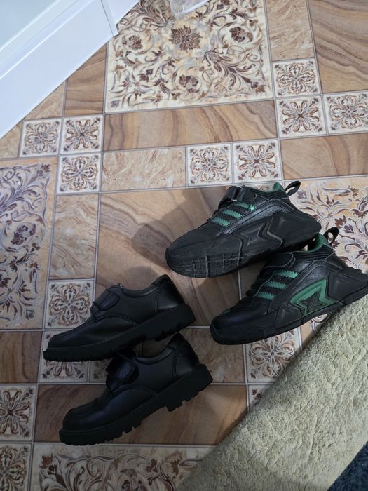 Продам детскую обувь