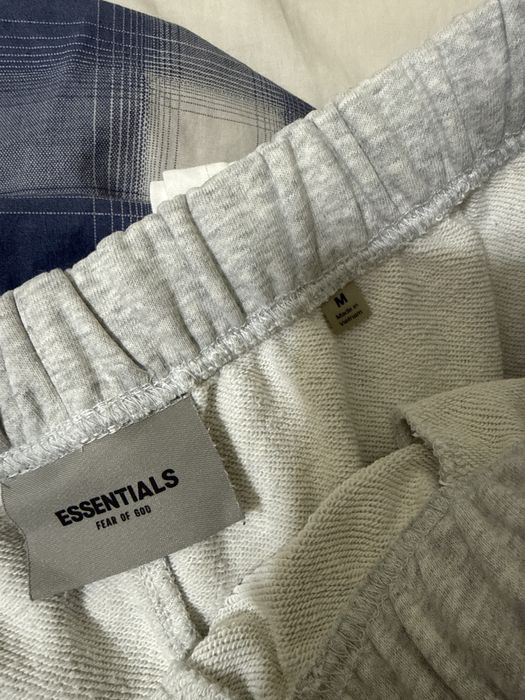 Moncler бяла тениска – нова, размер M (fit S) essentials нови къси панталони