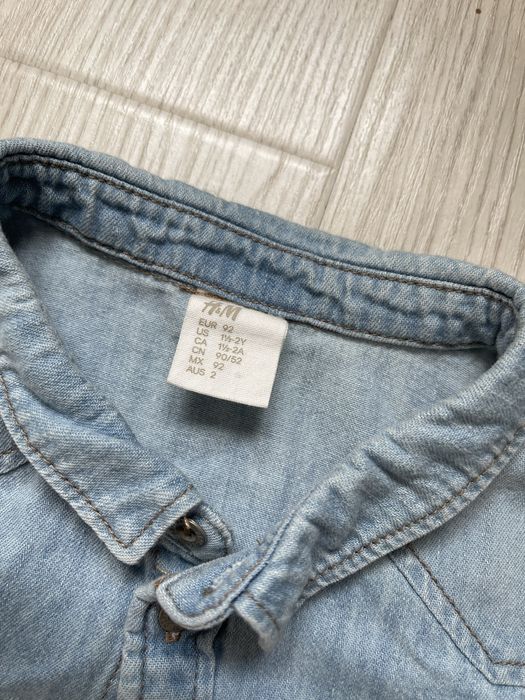 Джинсовая рубашка от фирмы H&M