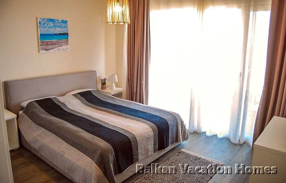 Луксозна вила на плажа в Лозенец