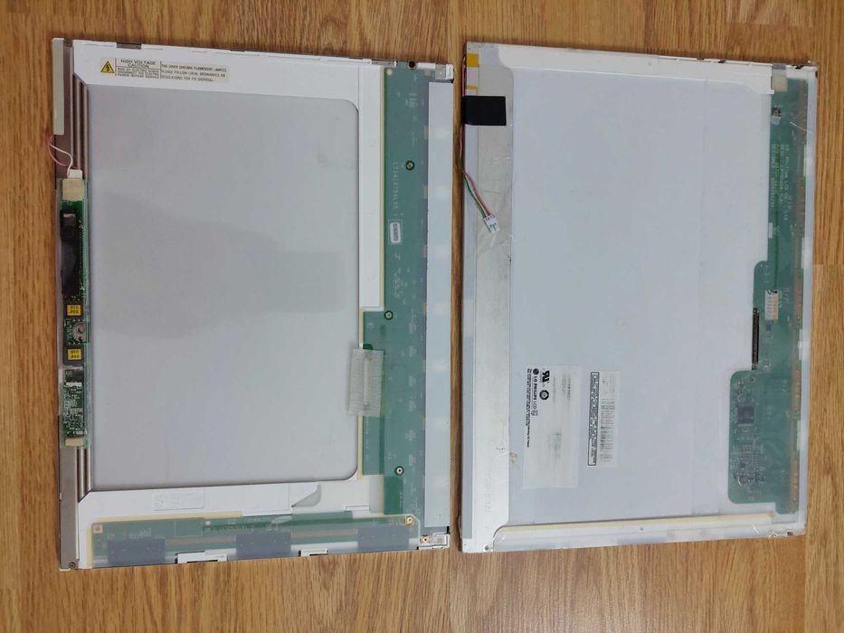 Diferite componente electronice Laptop pad, difuzoare, CD Player