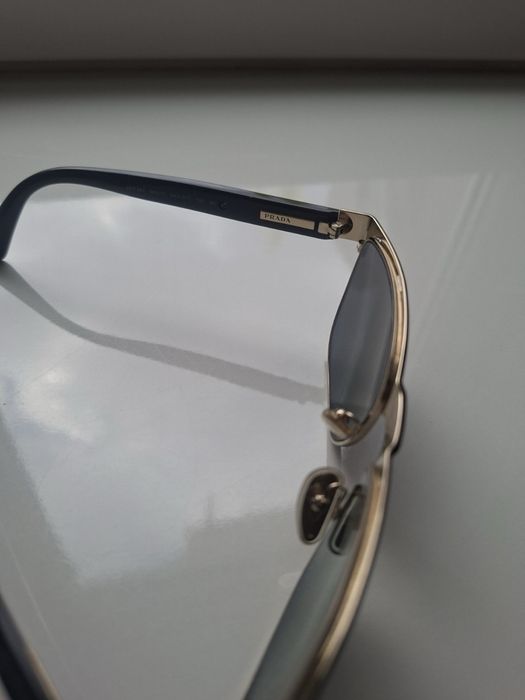 Очила на prada..