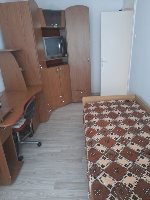 Inchiriez apartament cu 3 camere
