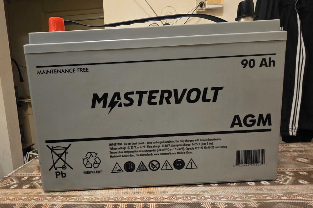 Тягов акумулатор AGM