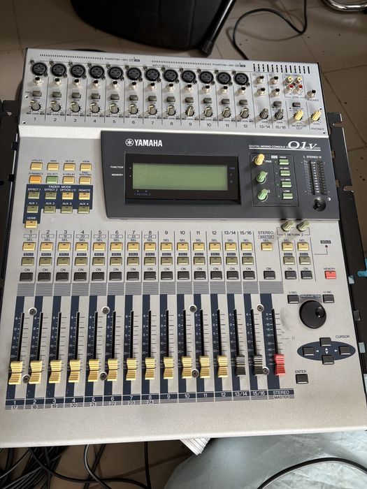 Yamaha 01V digital