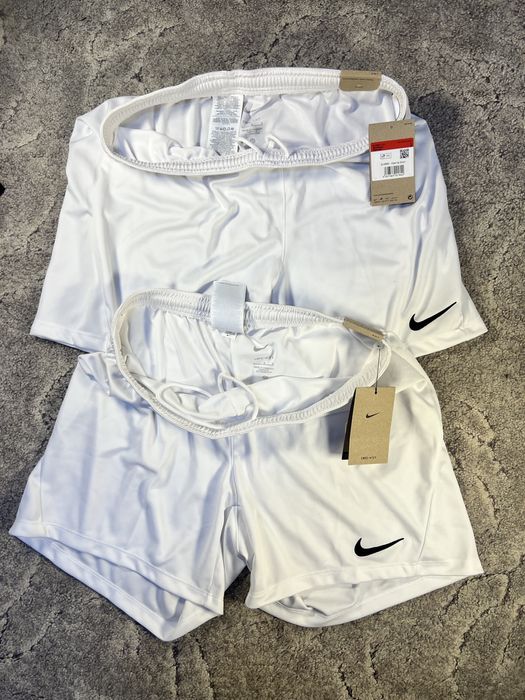 Чисто Нови Nike Бели Къси Панталонки - L Размер