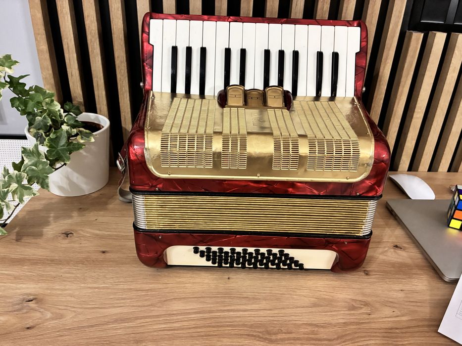 Acordoeon Hohner cu 40 de basi