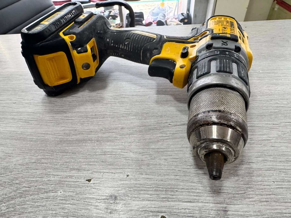 Ударен винтоверт DEWALT DCD796
