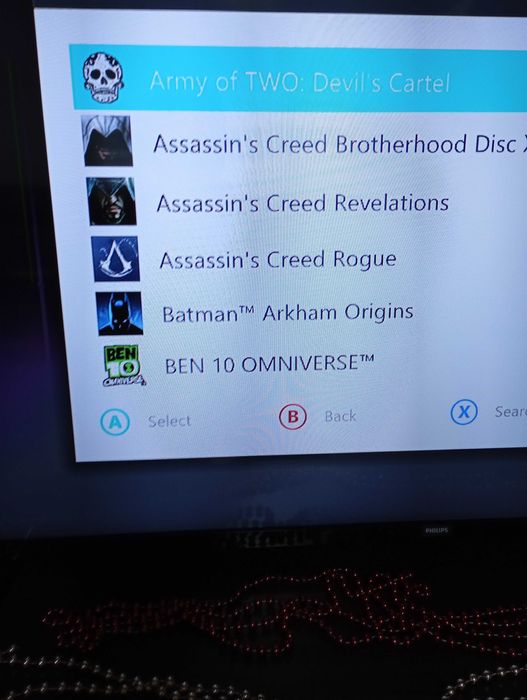 Продавам Xbox 360 с 2 джойстика с 33 игри