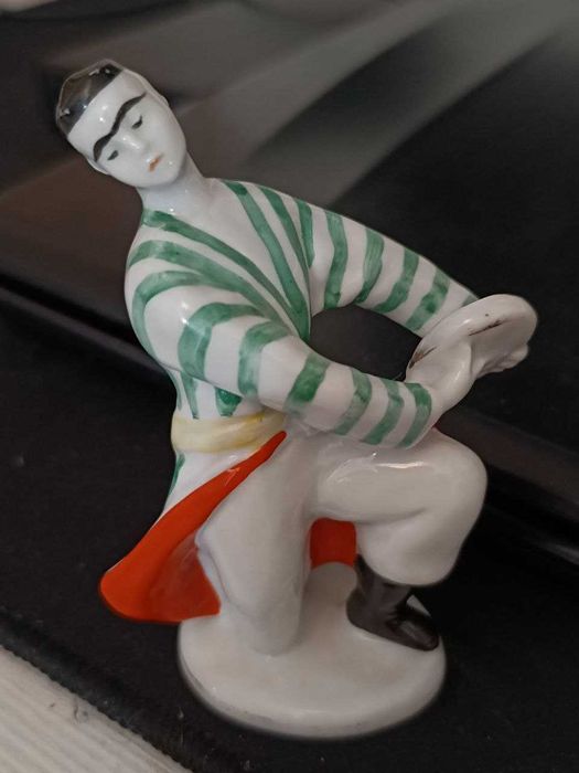 Статуэтка редкая ЛФЗ Узбек с бубном (синее клеймо)