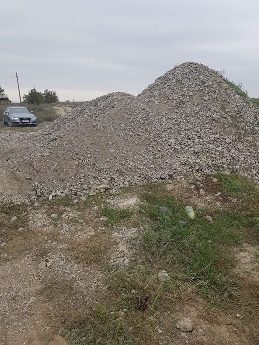 Vand piatra concasata si zgura neagra