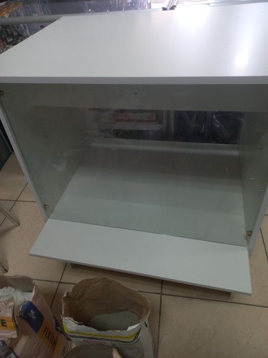 продаю  ветрина новая