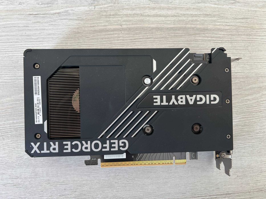 RTX 5050 8GB Видеокарта Gigabyte GeForce  в  идеальном состоянии