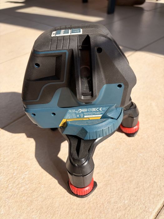 Bosch GLL 3-50 Rosu nivela laser cu linii Raza de masurare: 0 - 50 m | 4 x elem