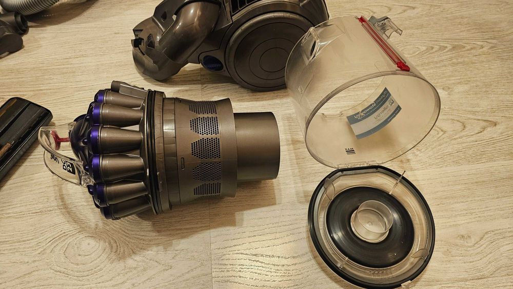 Dyson DC32 – реновирана, отлично състояние, с нов оригинален двигател
