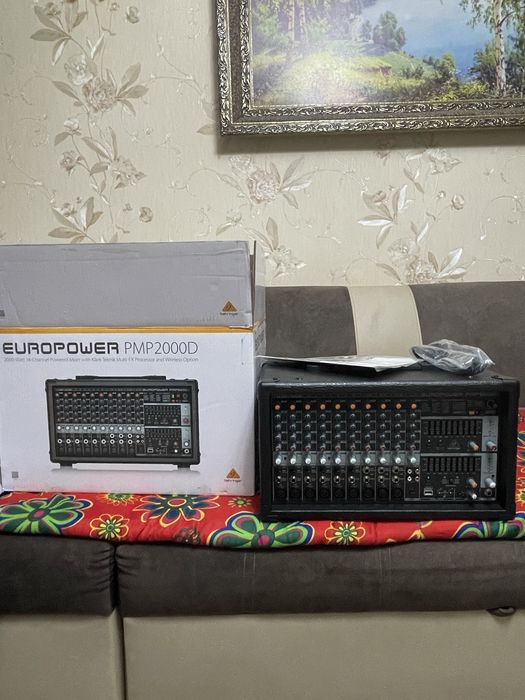 Активный микшерный пульт Behringer PMP2000D