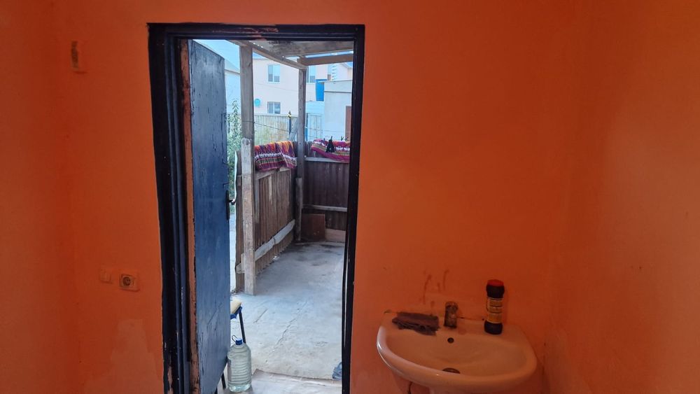 Времянка жалға берідеді. 2 бөлме. Су ішінде