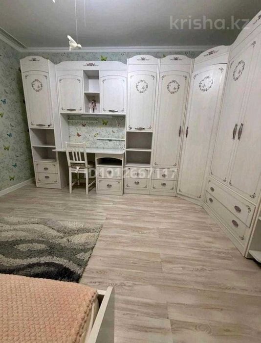 Детская кровать и шкаф