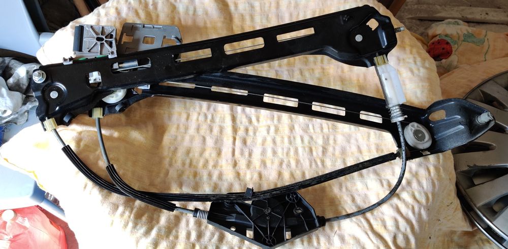 Vând motoraș macara,macara dreapta spate, închidere centralizată..vwCC