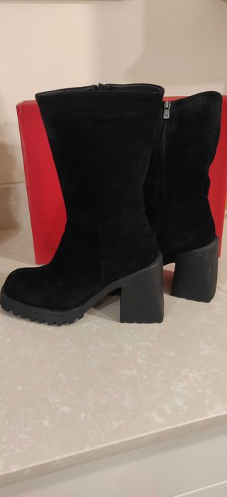 Боти ,ботуши над коляното Зара