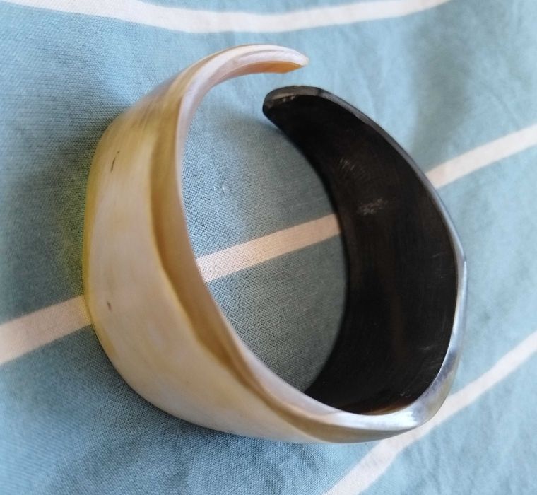 Бижута Гривни и Брошки