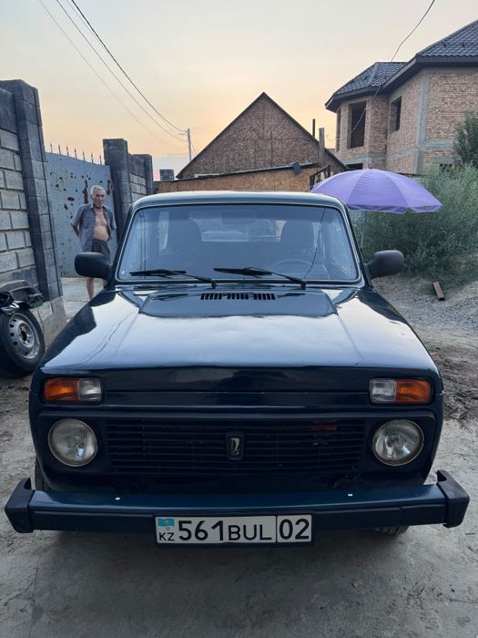 Автомобиль Нива 21213