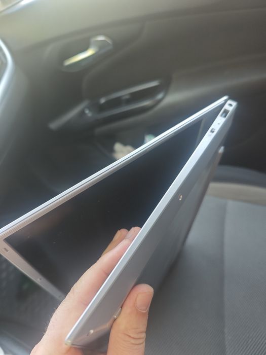 Laptop medion i7 gen 11 RAM 16 ssd 512 GB 15.6inch