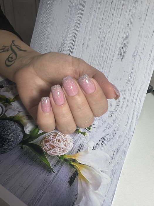 Маникюр , укрепление, покрытие гель лаком.Сергели Строитель 12ст метро