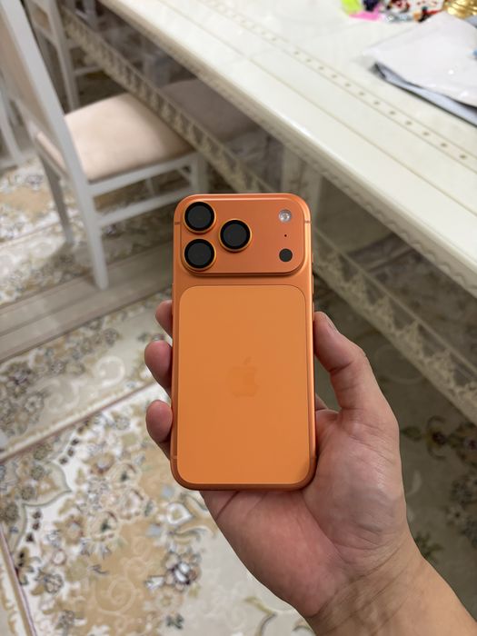 Срочно продам iphone 17 pro на 256 гб e-sim (акб 99%) в идеале