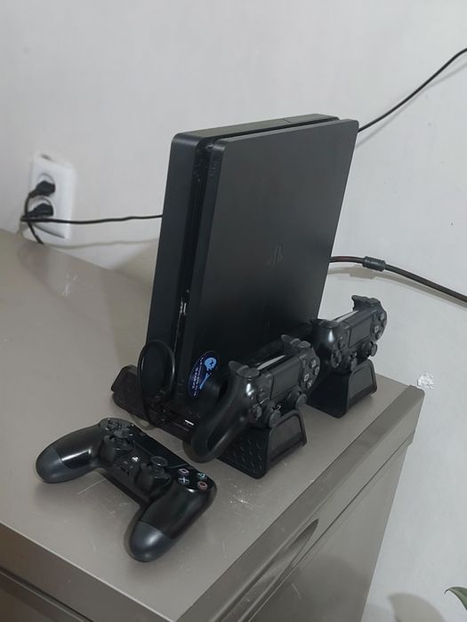 Sony playstation 4 slim