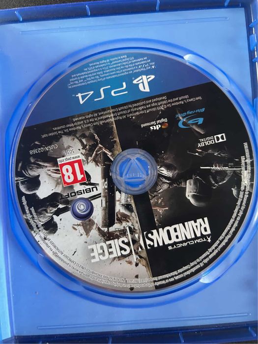 Ps4 slim 1 TB идва с пет игри