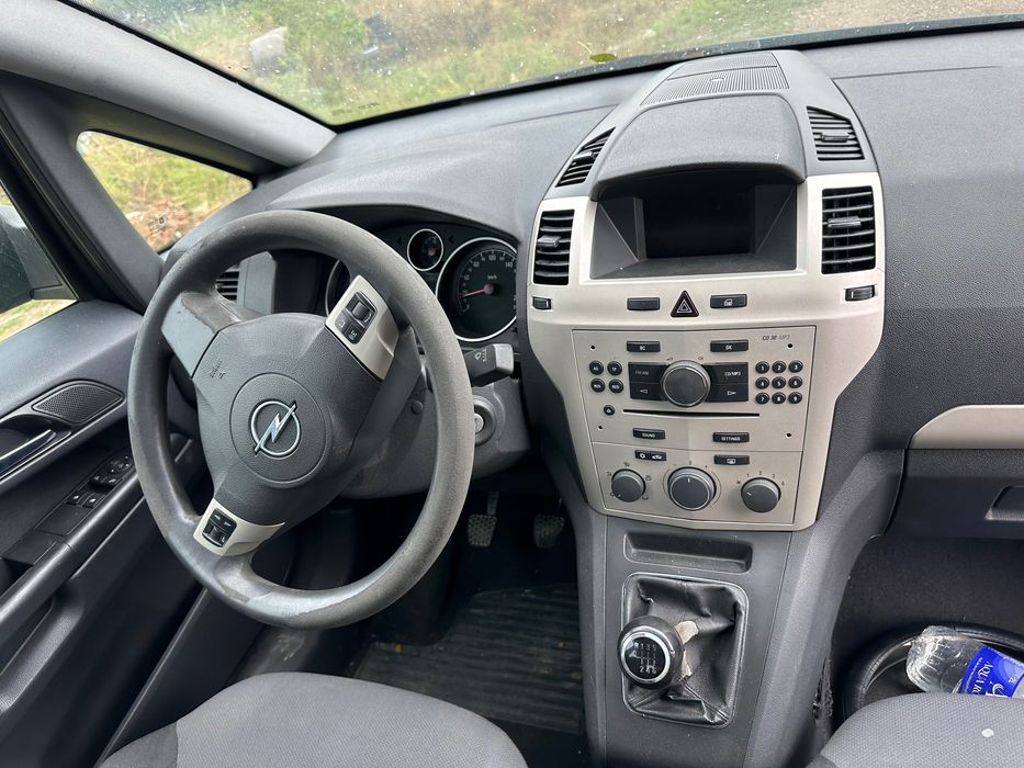 Dezmembrez opel zafira 1.7 cdti 2008