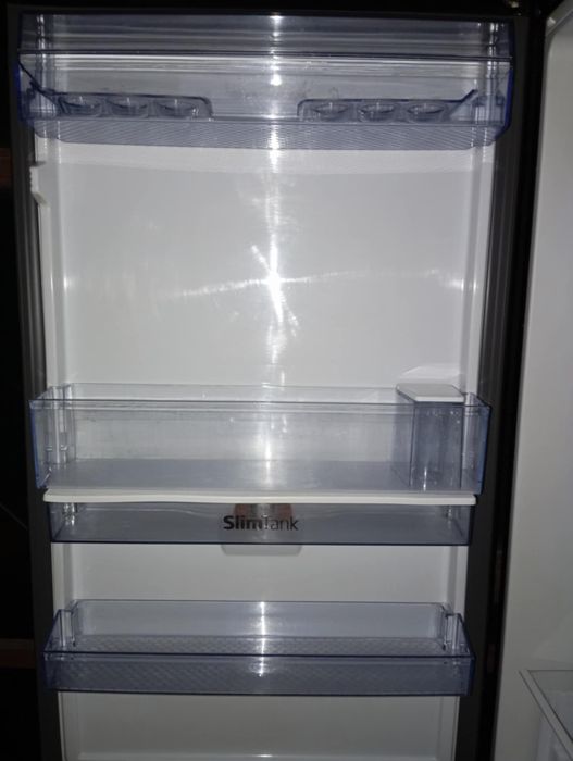 Хладилник Bekо с фризер