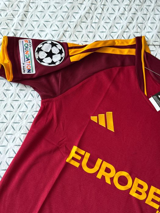 Tricou Roma home rosu 2026-2027 sezonul nou cu badge champions league