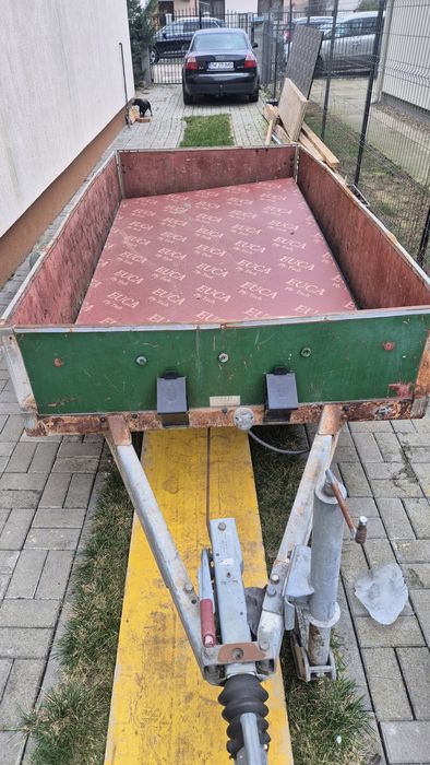 Vând remorca 1300 kg