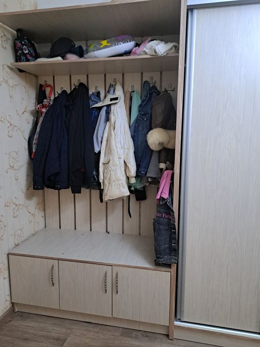 Продам шкаф для прихожей